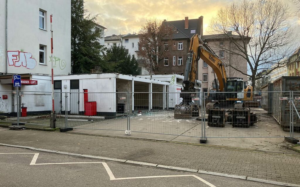 Esso-Tankstelle in Frankfurt-Bornheim wird abgerissen