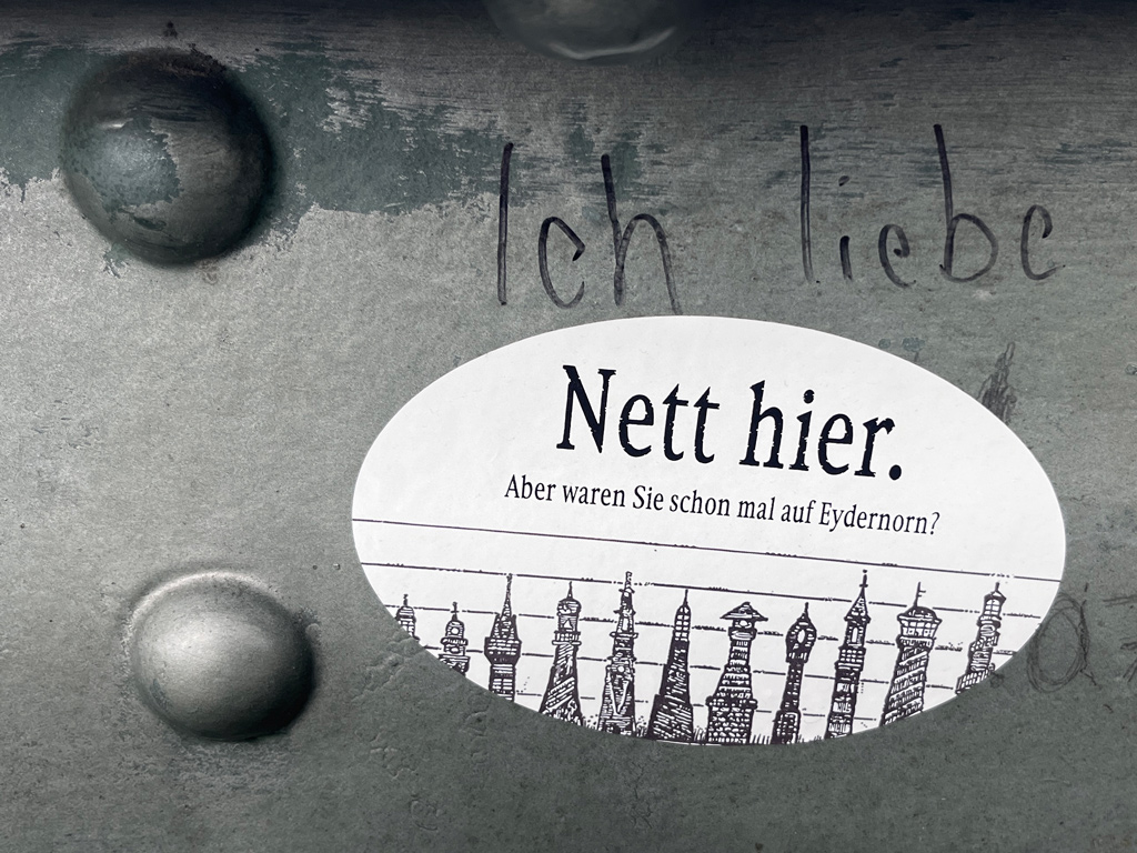 Aufkleber-Meme „Nett hier, aber …“ in Frankfurt am Main