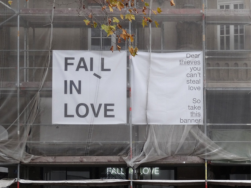 FALL IN LOVE Banner and Nachricht an Diebe