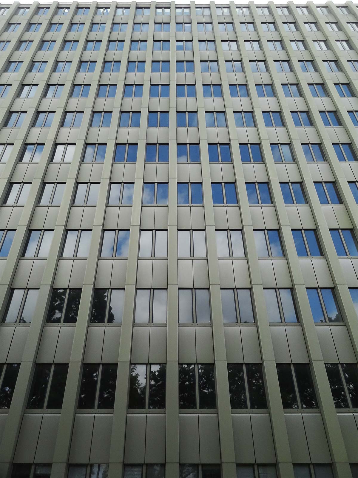 Fassade der ehemaligen Deutschlandzentrale der Groupe SEB in Offenbach