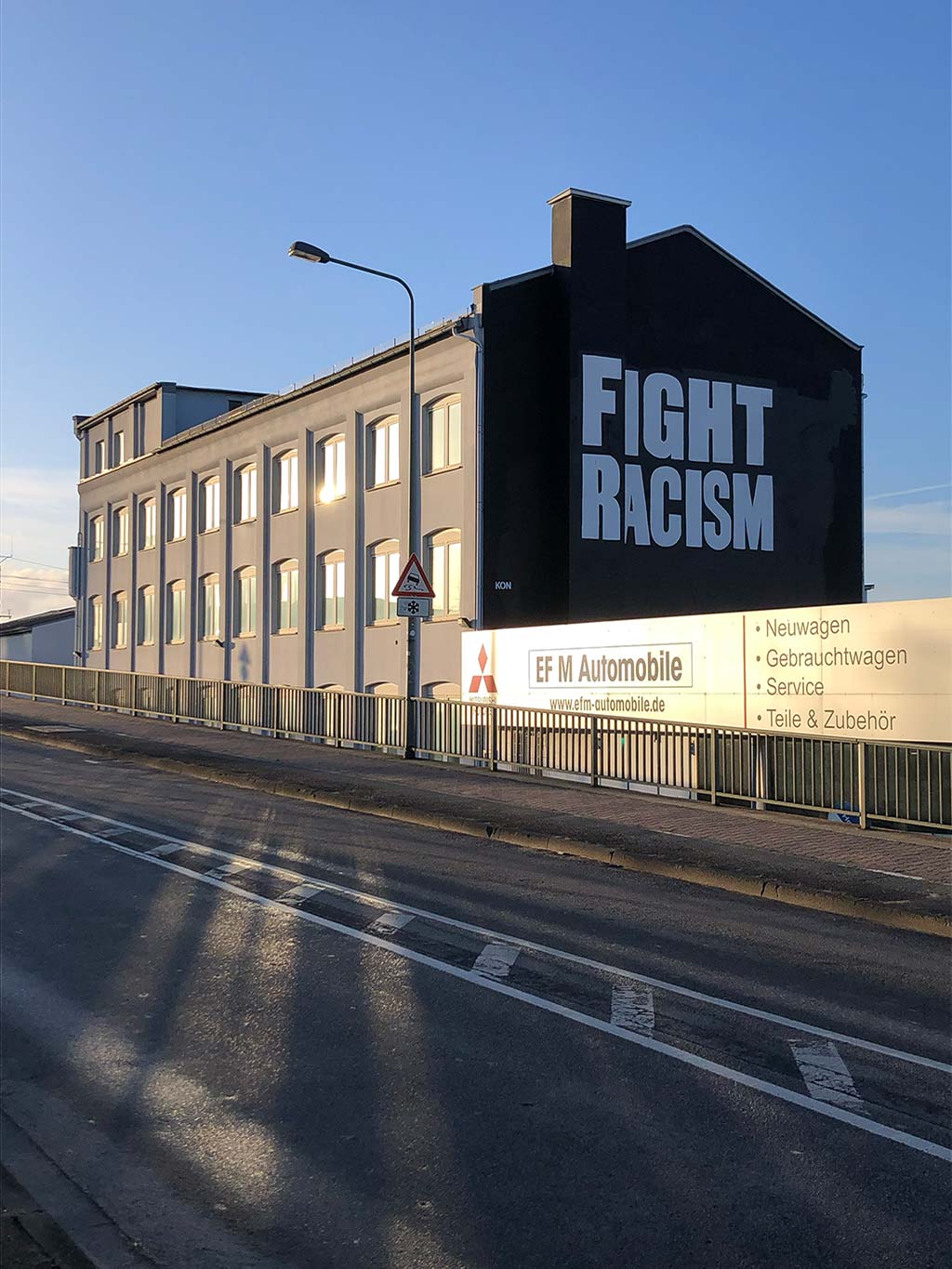 FIGHT RACISM - Mural gegen Rassismus in Frankfurt