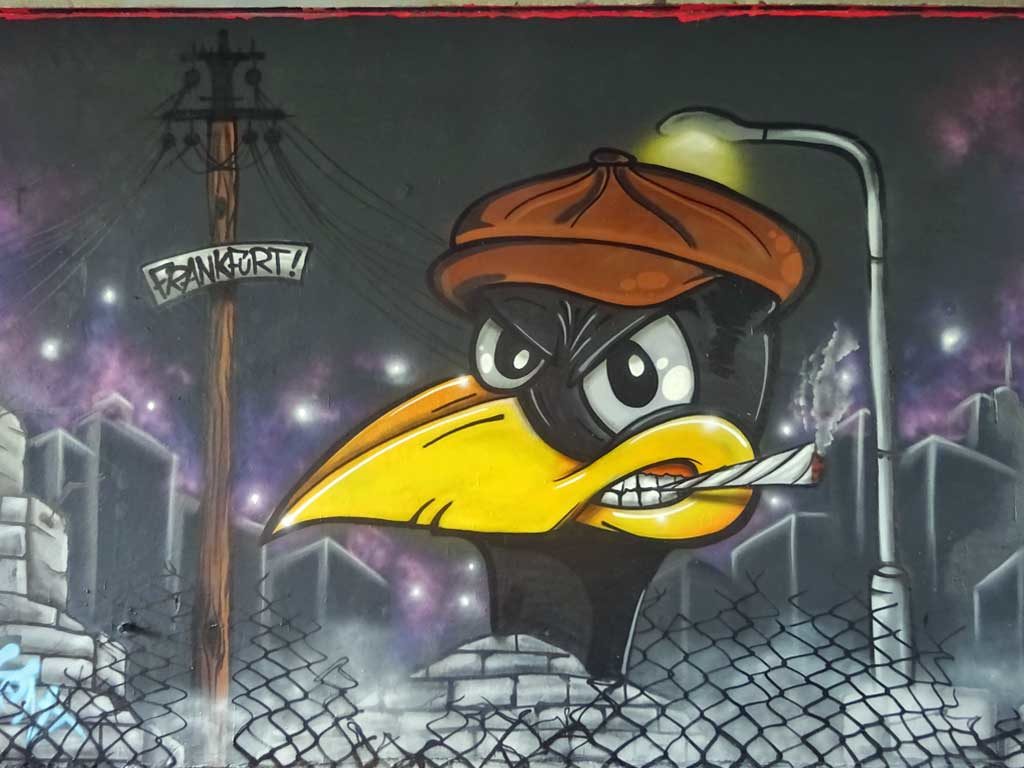 Freiluftgalerie Frankfurt an der Friedensbrücke mit Graffiti von Creis und Saife