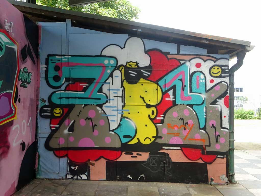 Graffiti beim Jugendhaus Am Bügel in Frankfurt am Main