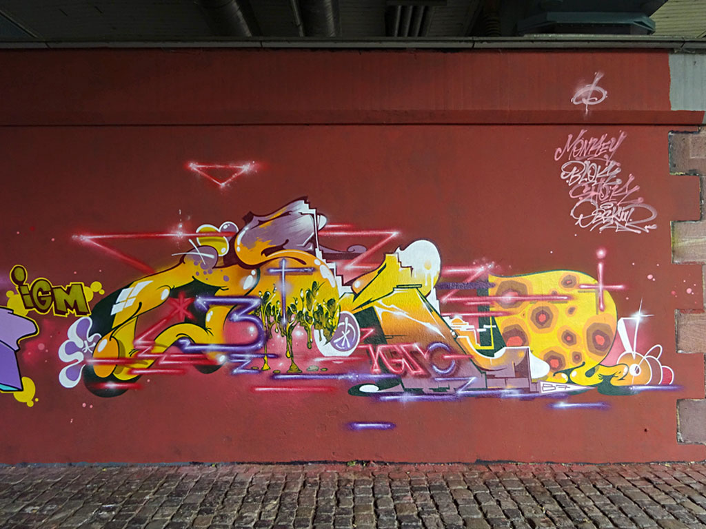 Graffiti in Frankfurt an der Freiluftgalerie Frankfurt - Monkey - Blok - Shok - Obskur