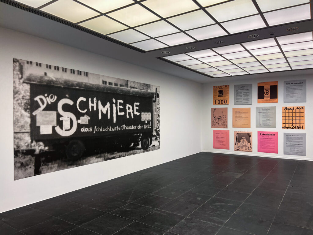 Bilder von der Ausstellung „Hidden History“ im Frankfurter Kunstverein.