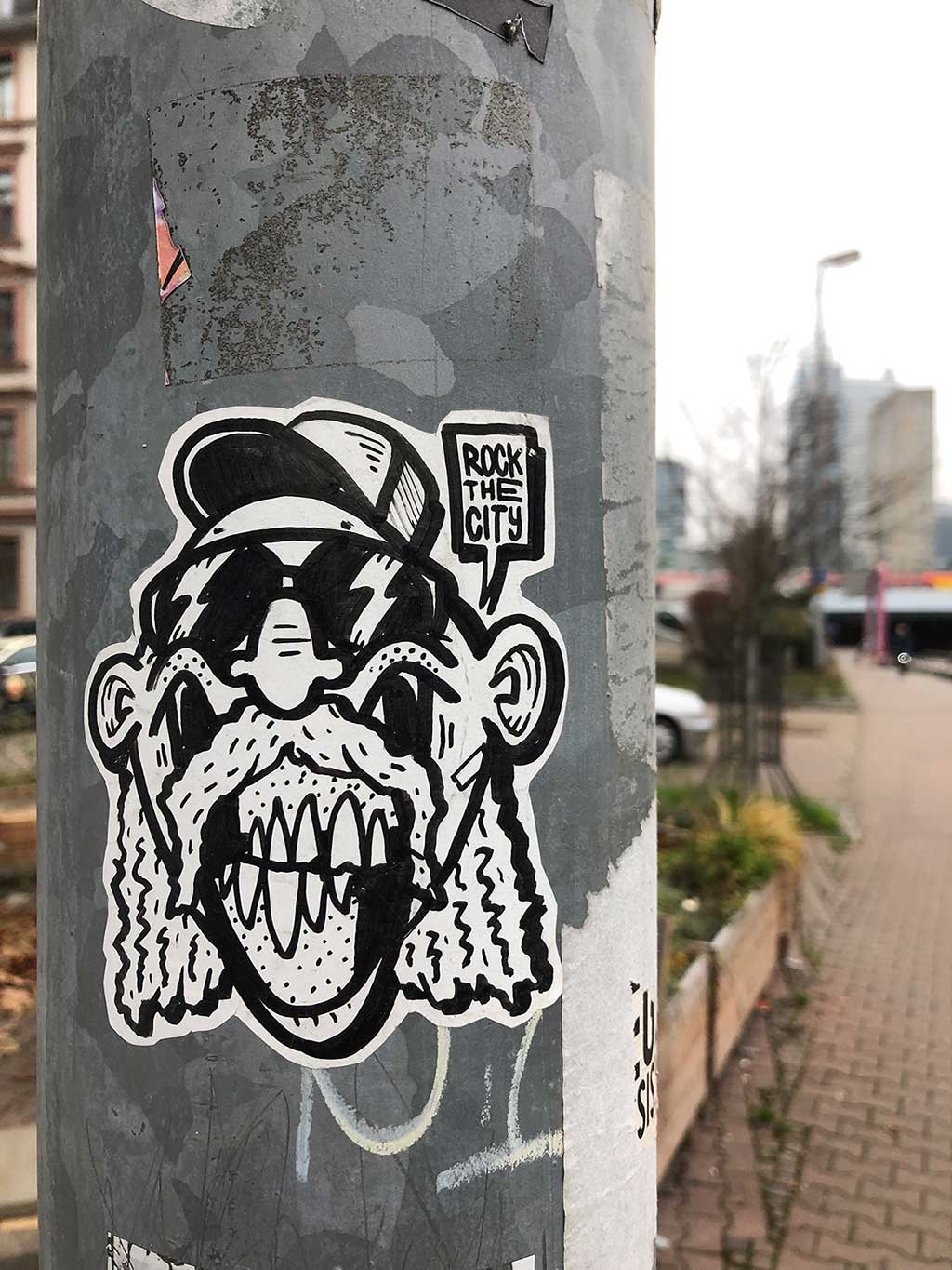 Fratzen-Sticker von Dr. Chab / Dawgtor C in Frankfurt