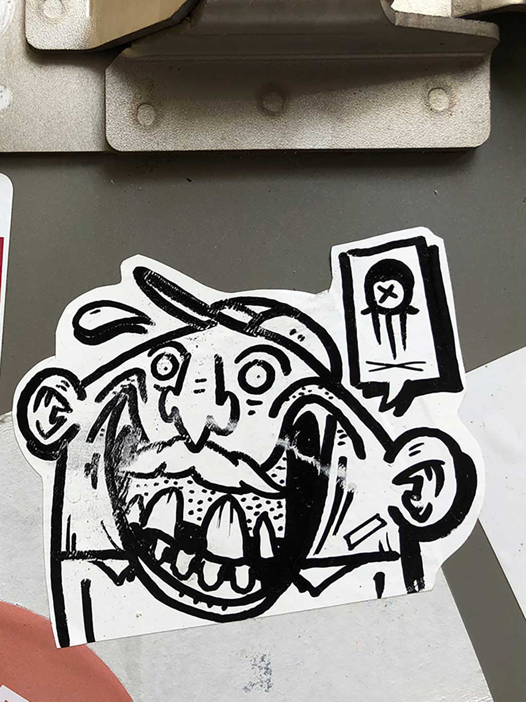 Fratzen-Sticker von Dr. Chab / Dawgtor C in Frankfurt