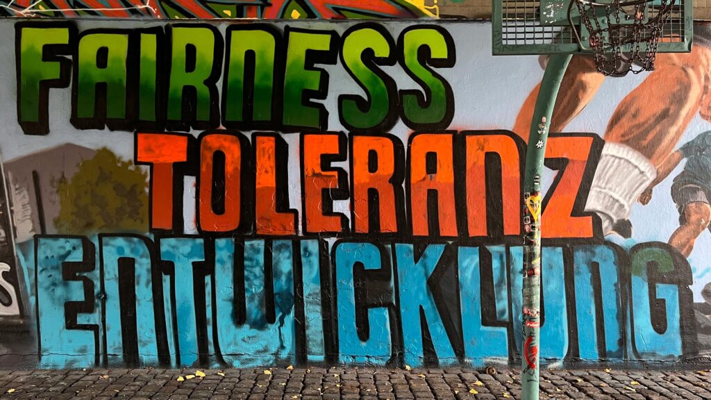 Freiluftgalerie Frankfurt an der Friedensbrücke: Bemalte Wände im Oktober 2026