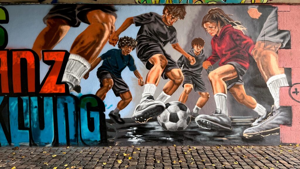 Freiluftgalerie Frankfurt an der Friedensbrücke: Bemalte Wände im Oktober 2026