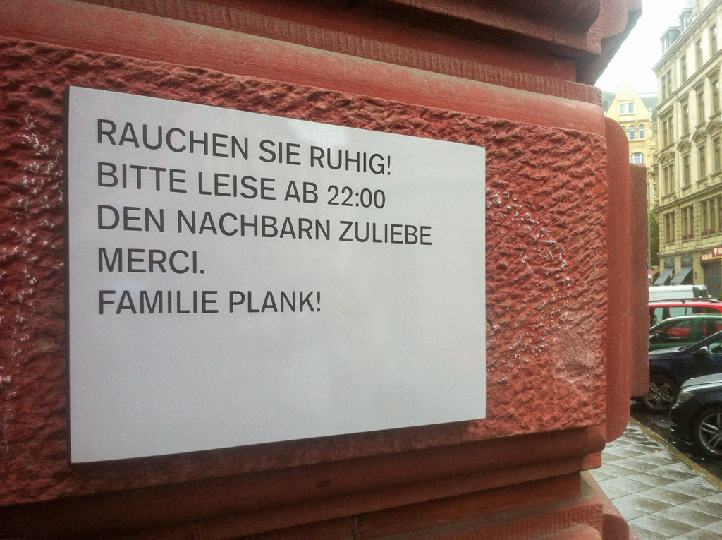 Gastronomie und Lärm in Frankfurt – Rauchen Sie ruhig! Bitte leise ab 22:00 den Nachbarn zuliebe