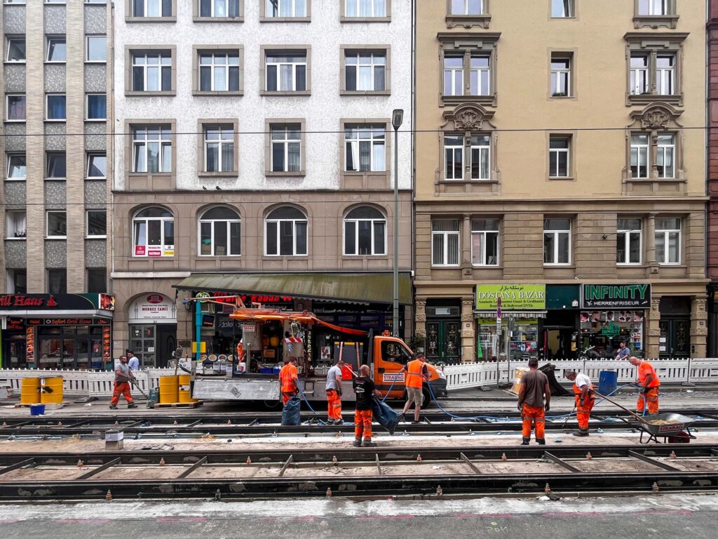 Gleisbauarbeiten zwischen Willy-Brandt-Platz und Münchener Straße in Frankfurt am Main