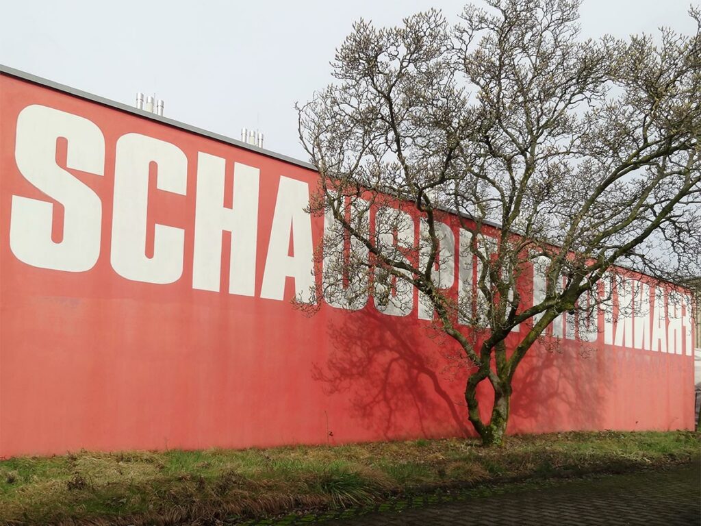 Stadtbilder Frankfurt: Großer Schriftzug des Schauspiel Frankfurt