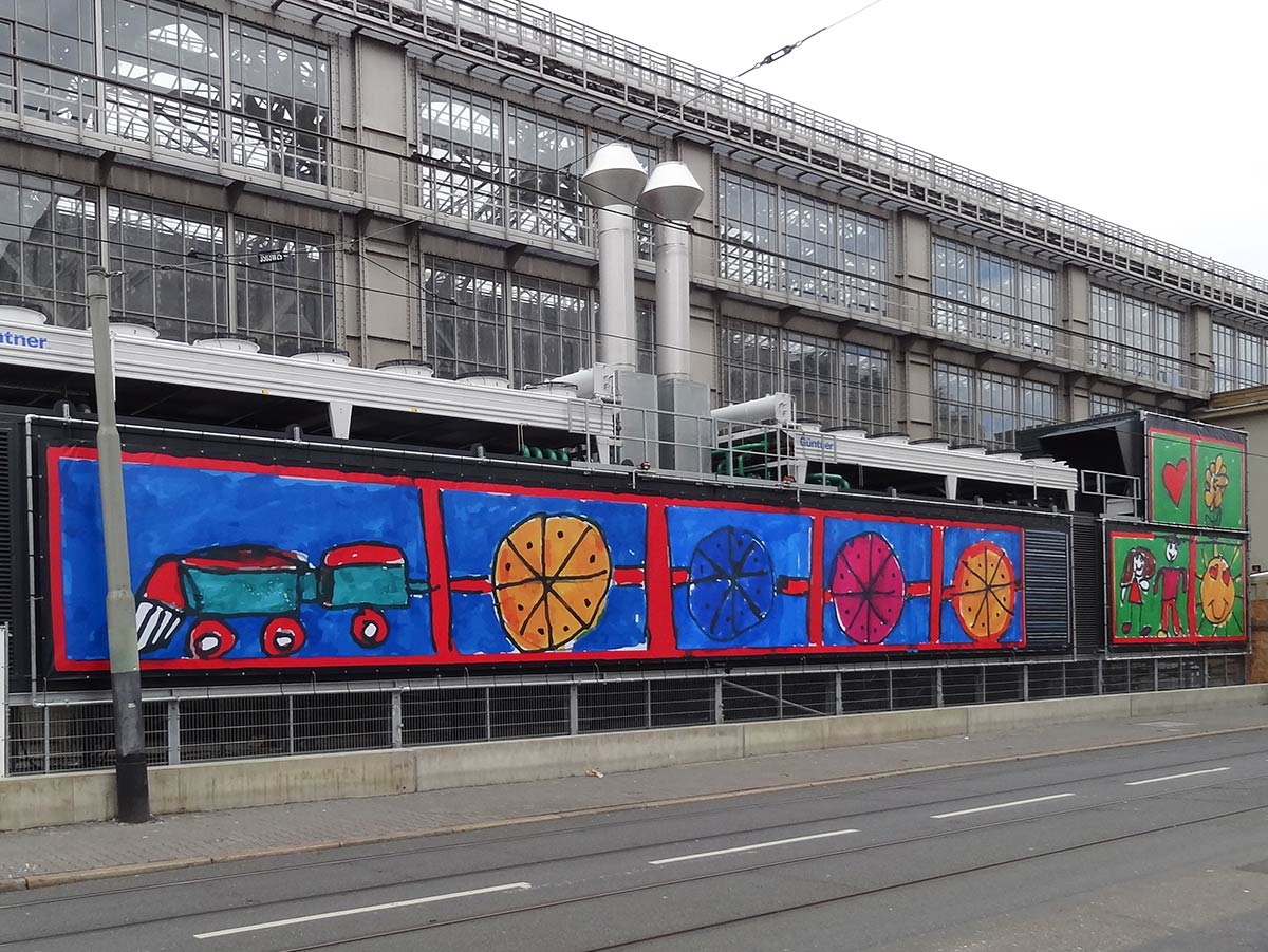 Großes Kinderbild am Frankfurter Hauptbahnhof