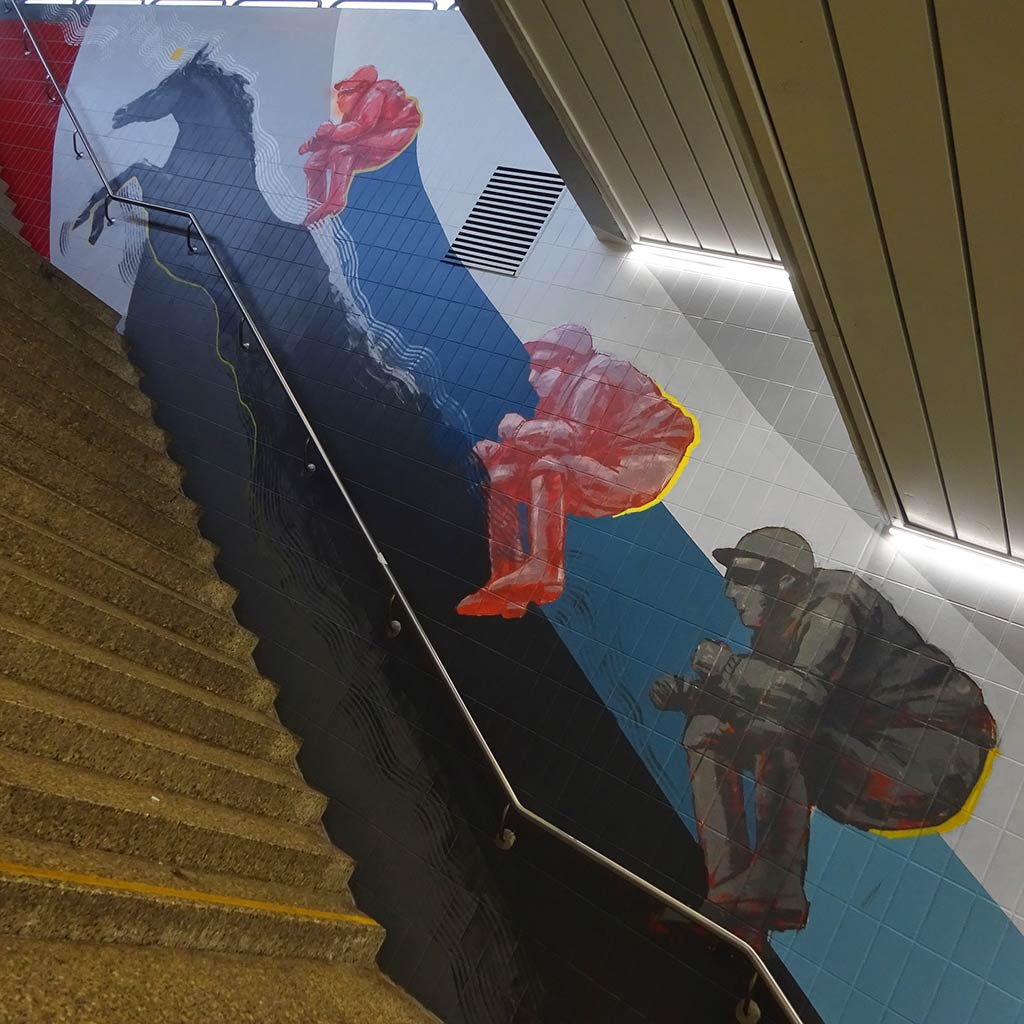 Guido-Zimmermann-Mural in der S-Bahn-Station Niederrad in Frankfurt