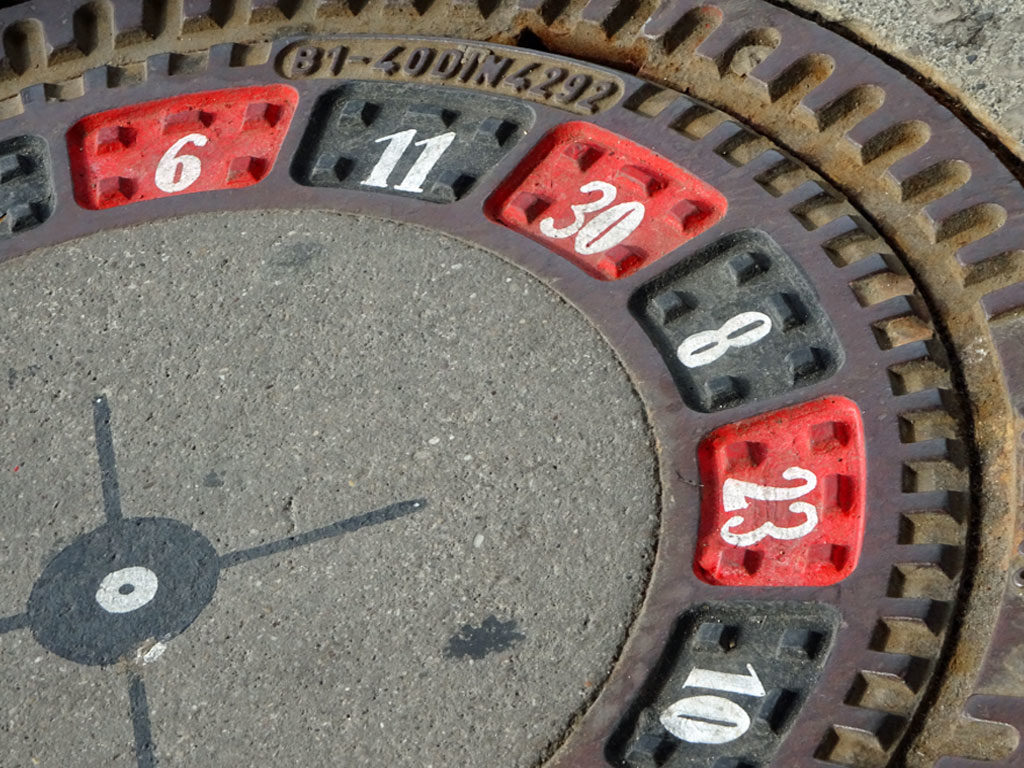 Gullydeckel-Street-Art in Frankfurt am Main