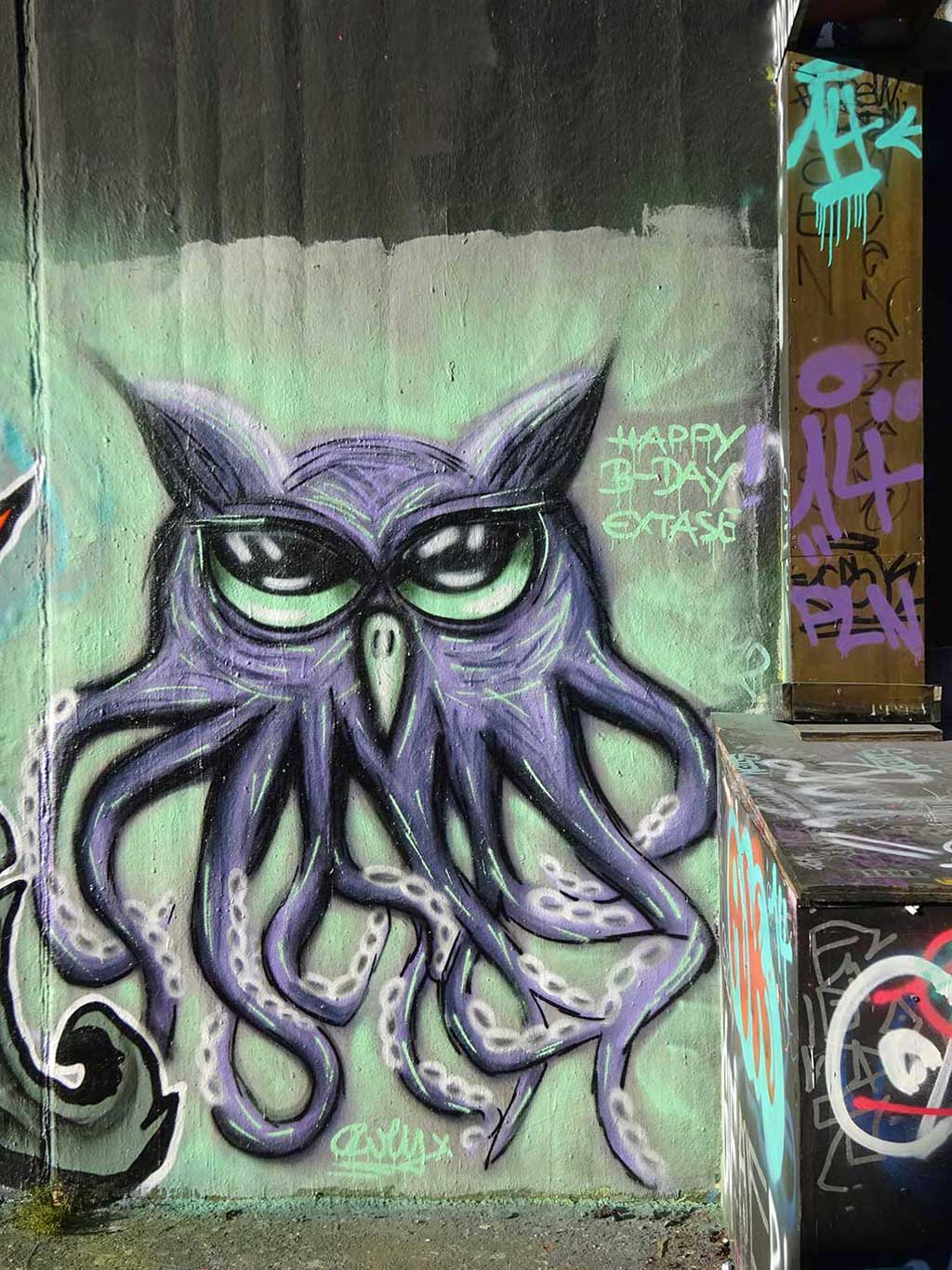 Graffiti an der Hall of Fame am Ratswegkreisel in Frankfurt