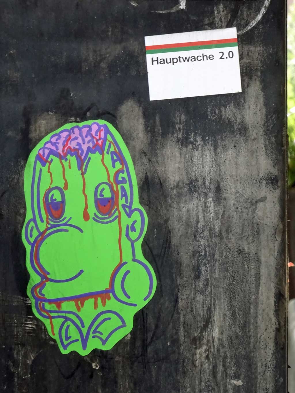 Aufkleber mit Kopf und offenem Gehirn und Hauptwache 2.0
