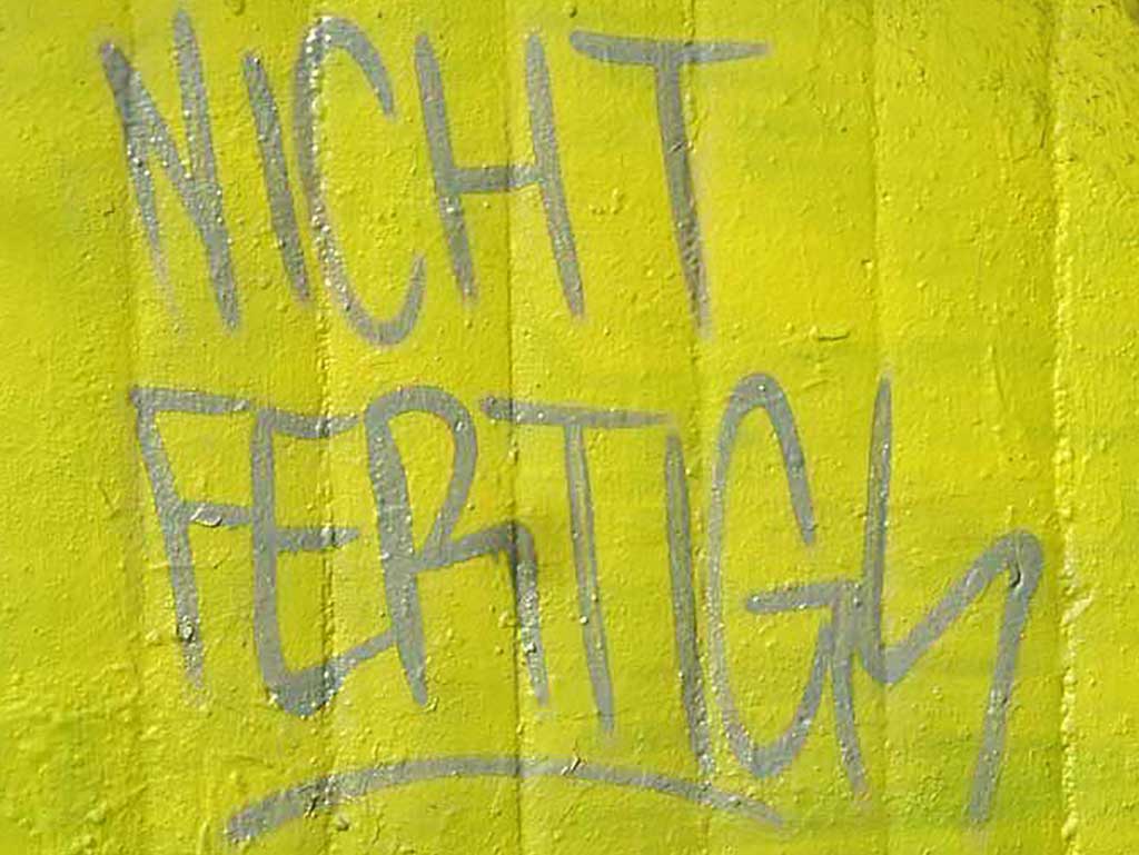 „Nicht Fertig“-Graffiti