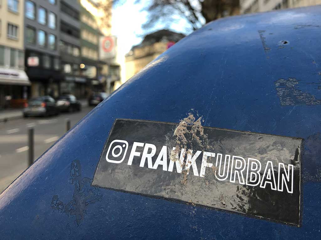 Instagram Aufkleber im Stadtraum