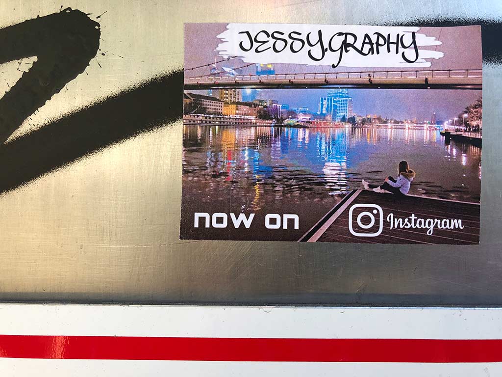 Instagram Aufkleber im Stadtraum
