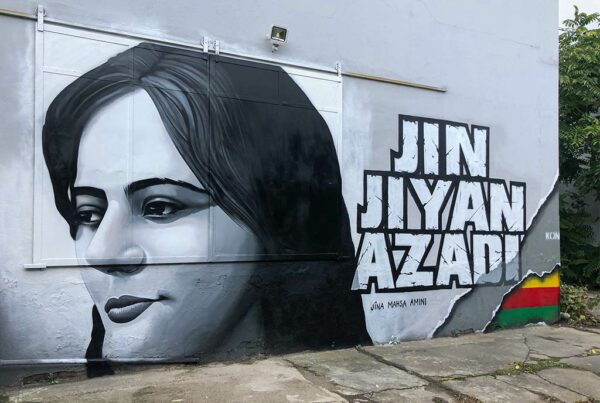 Jin Jiyan Azadi - Mural in Frankfurt zum Tod der Kurdin Jina Amini im Iran