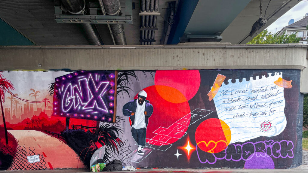 UrbanArt an Freiluftgalerie an der Friedensbrücke in Frankfurt - Kendrick Lamar