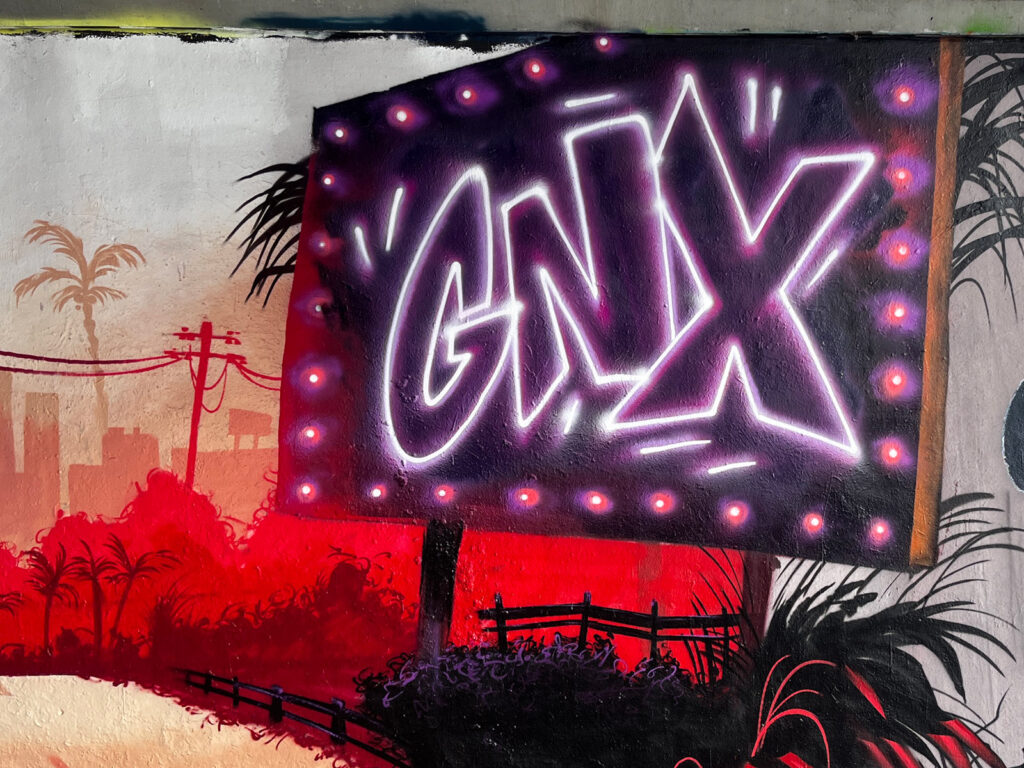 UrbanArt an Freiluftgalerie an der Friedensbrücke in Frankfurt - Kendrick Lamar