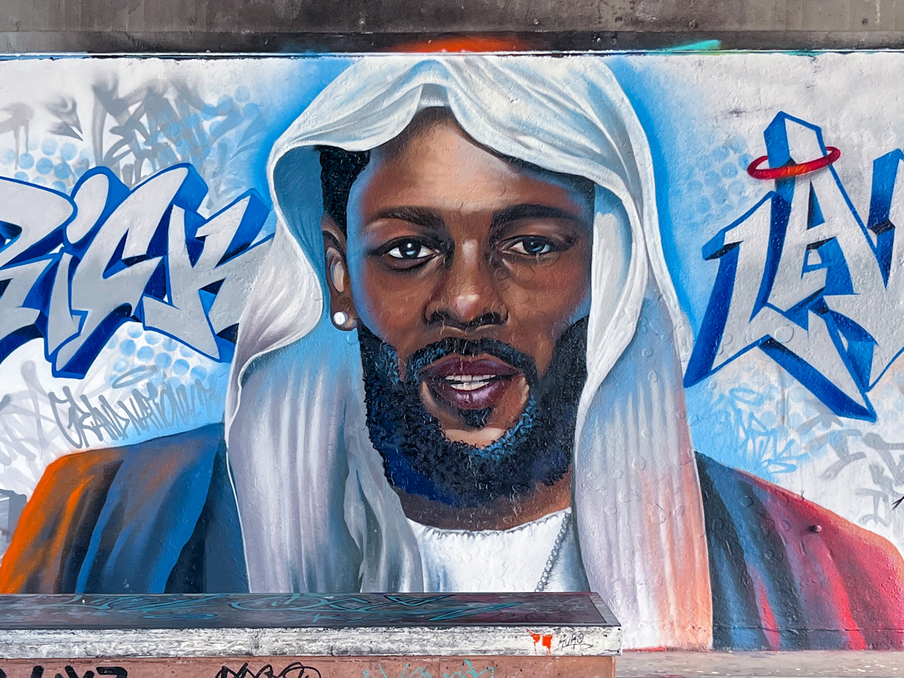 UrbanArt an Freiluftgalerie an der Friedensbrücke in Frankfurt - Kendrick Lamar