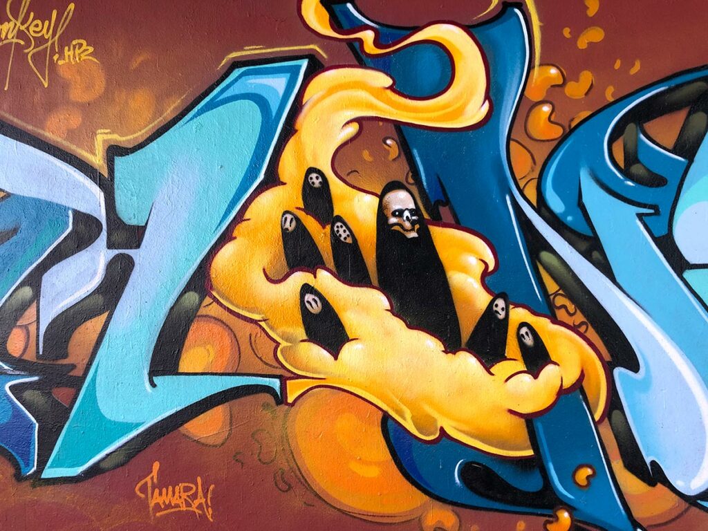 Kent, Monkey und Obskur an der Freiluftgalerie Friedensbrücke