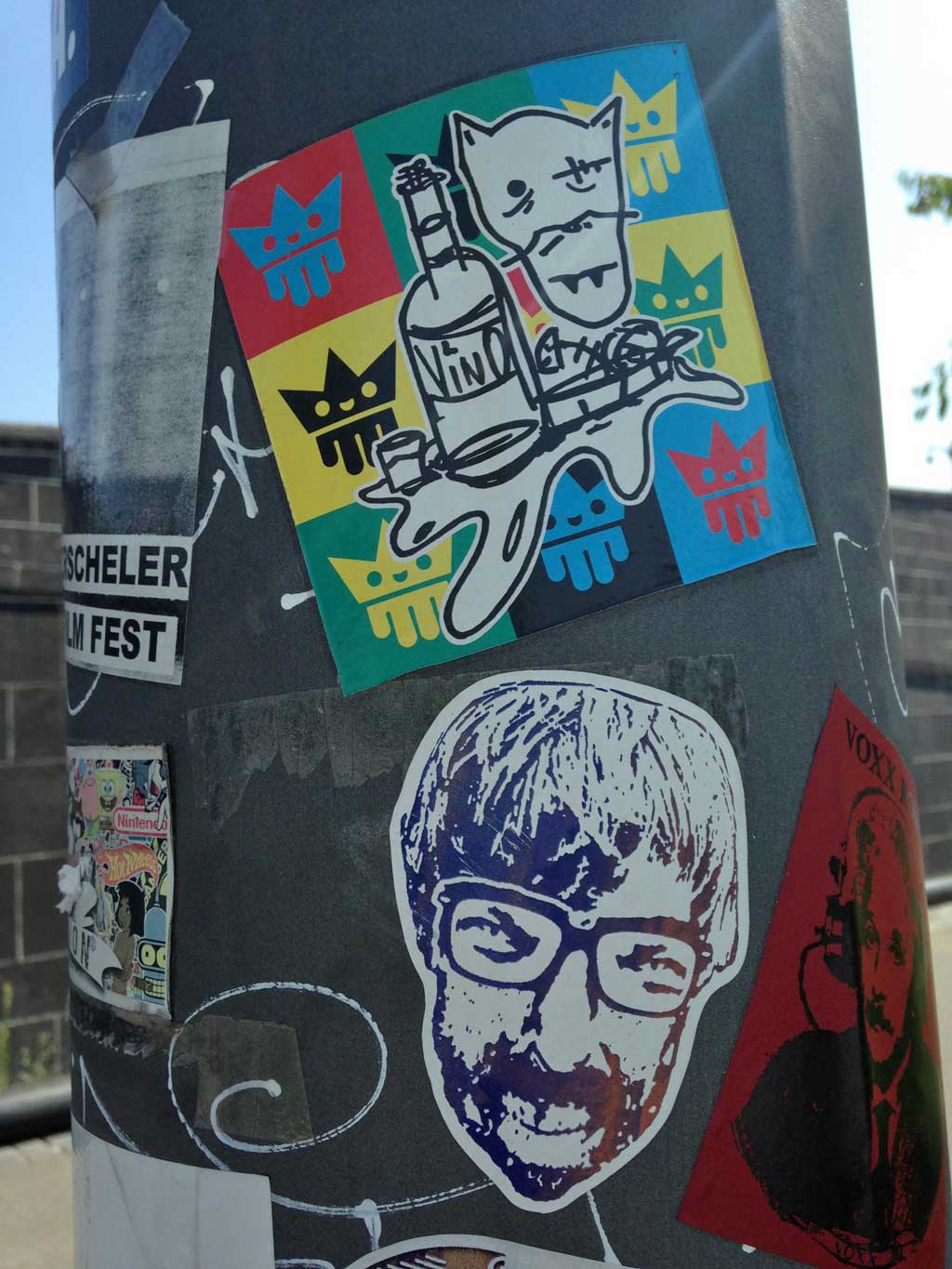 Aufkleber mit Motiven der Artists Kingdrips und Sit