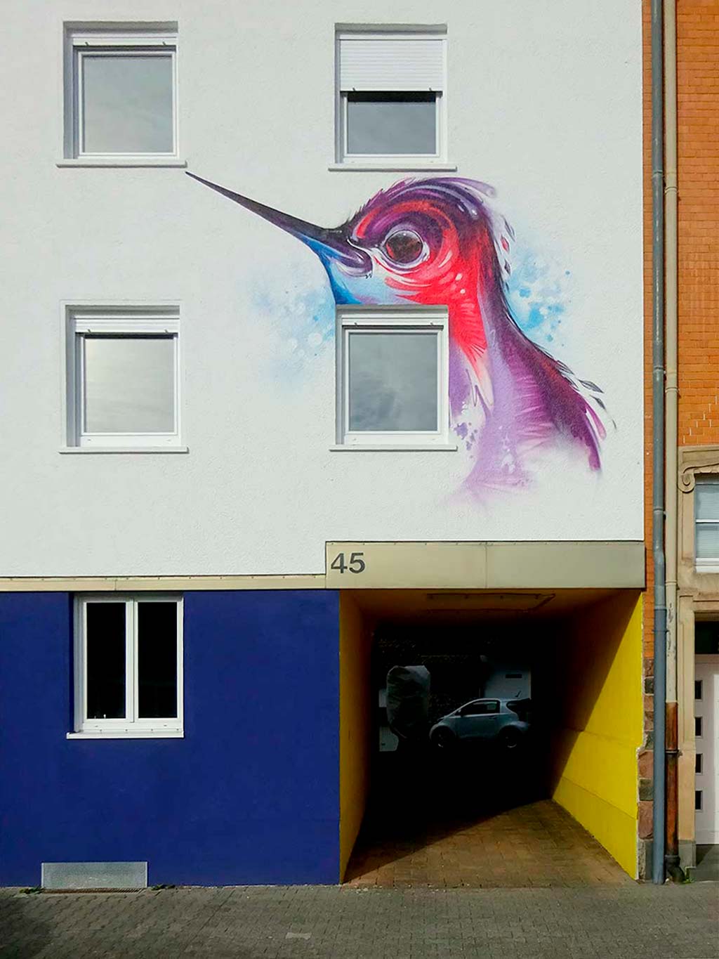 Kolibri an Hauswand in Hausen