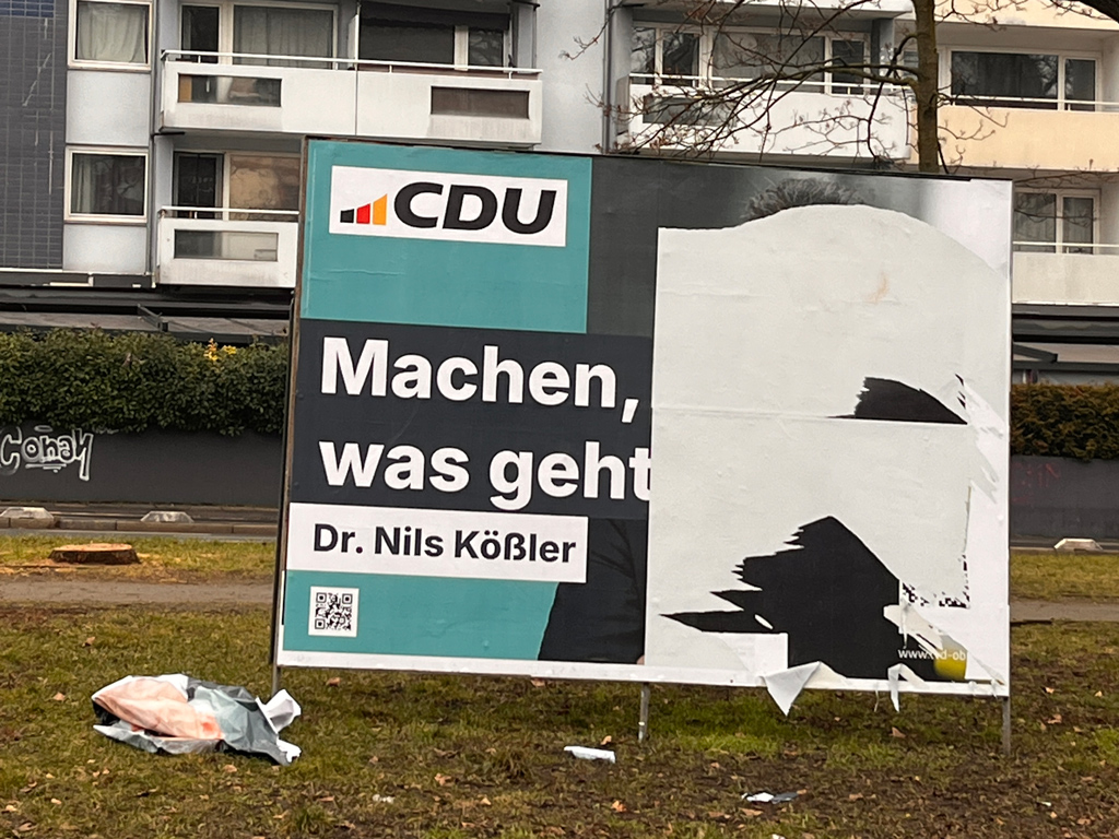 Kommunalwahlen 2026 in Frankfurt am Main – Beschädigte Plakate