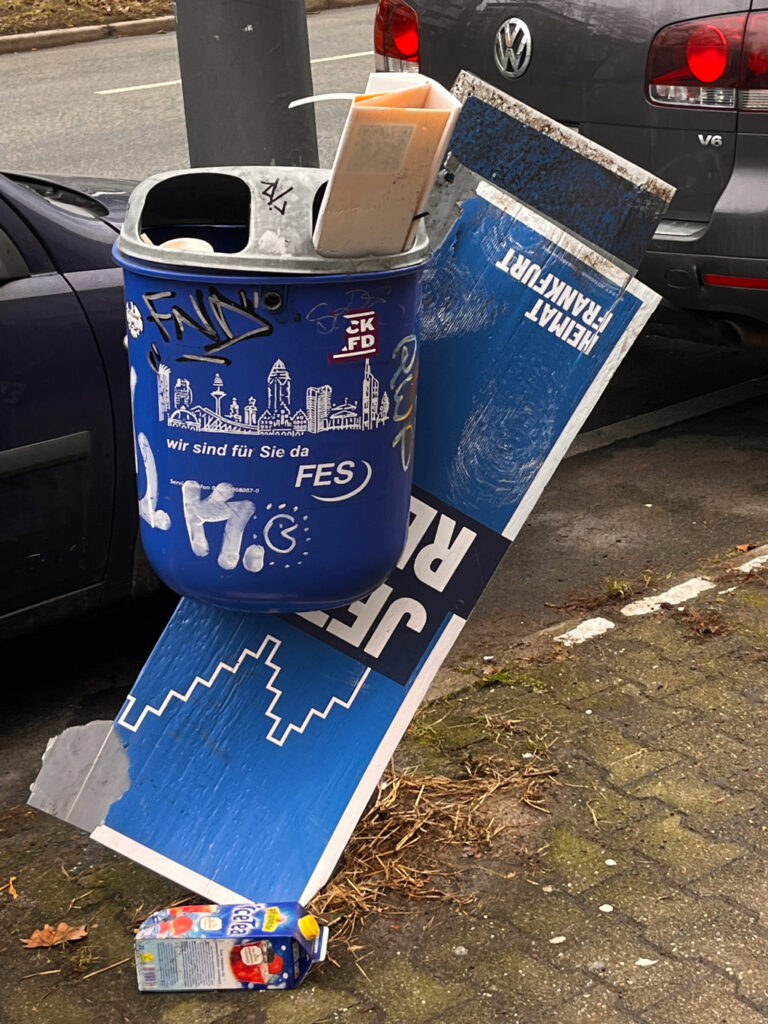 Kommunalwahlen 2026 in Frankfurt am Main – Beschädigte Plakate