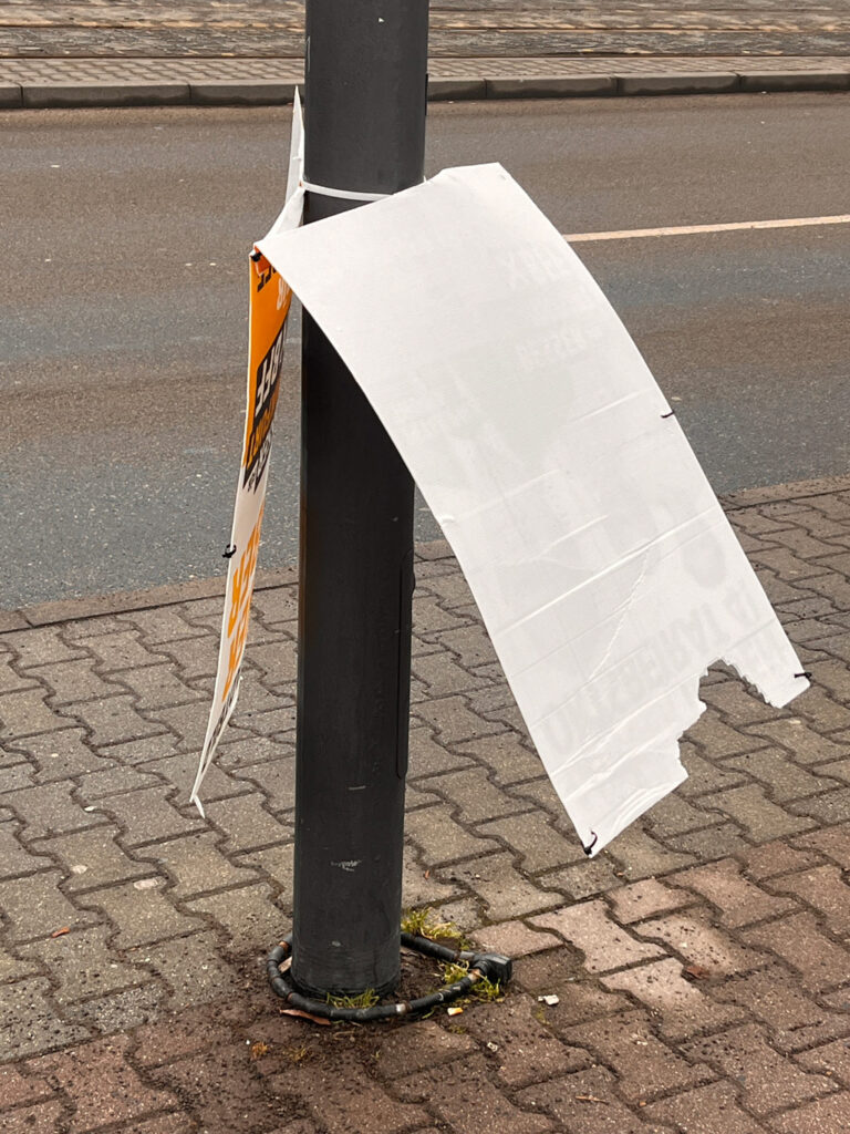 Kommunalwahlen 2026 in Frankfurt am Main – Beschädigte Plakate