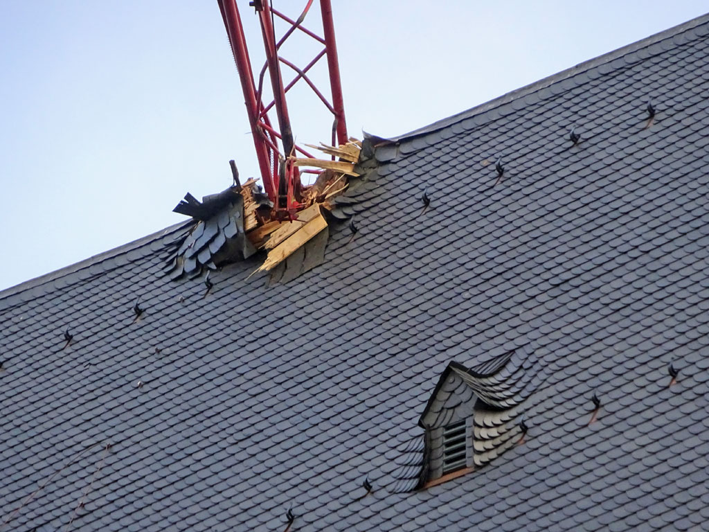Kranausleger im Dach des Doms in FRankfurt