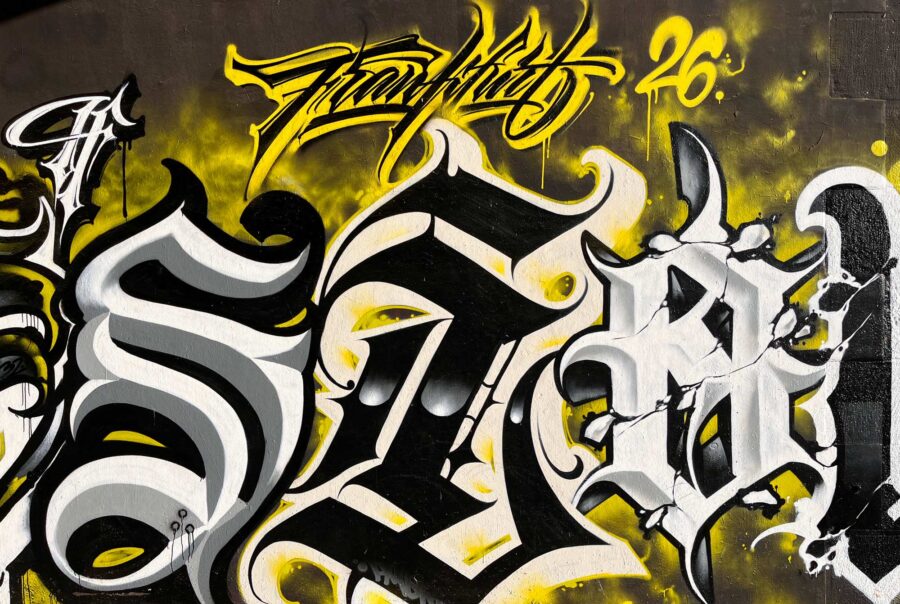 Lettering Obsession an der Friedensbrücke in Frankfurt am Main