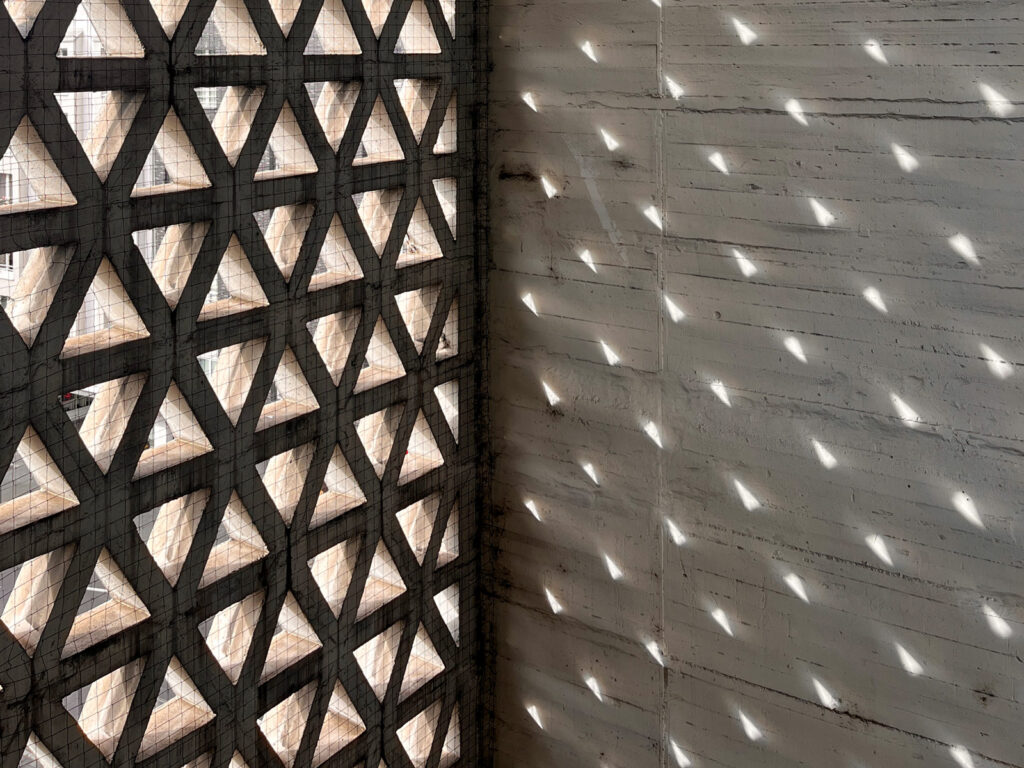 Lichtspiel im P-&-C-Parkhaus in der Frankfurter Innenstadt