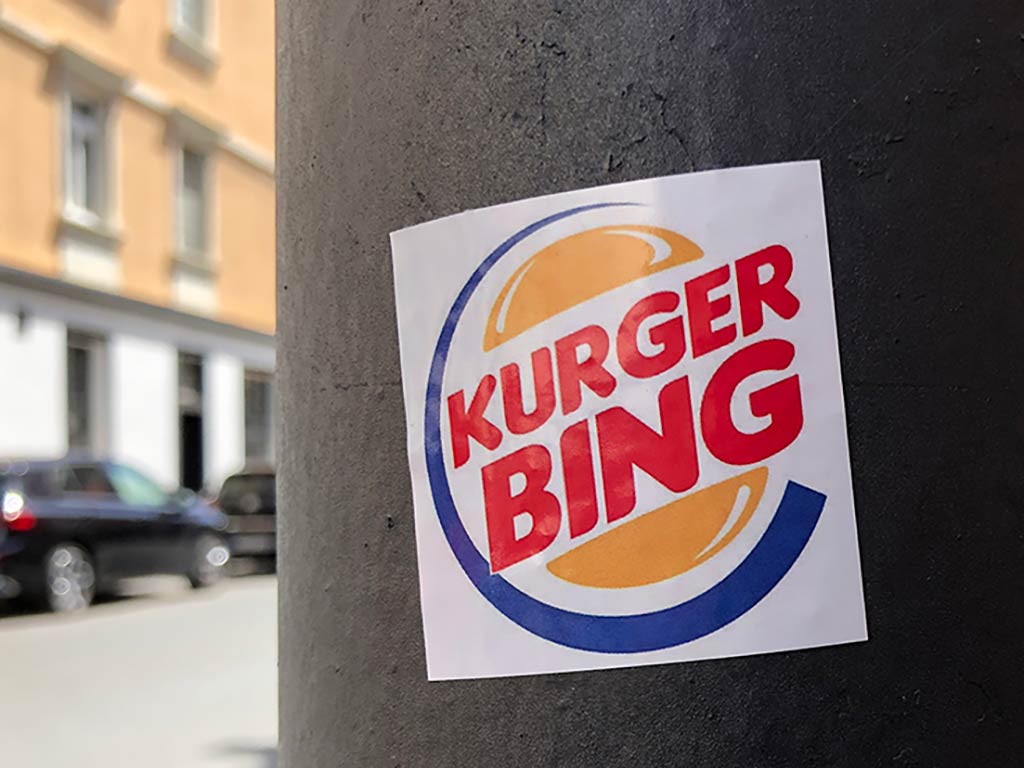 Logo -Rebranding-Aufkleber: Kurger Bing statt Burger King