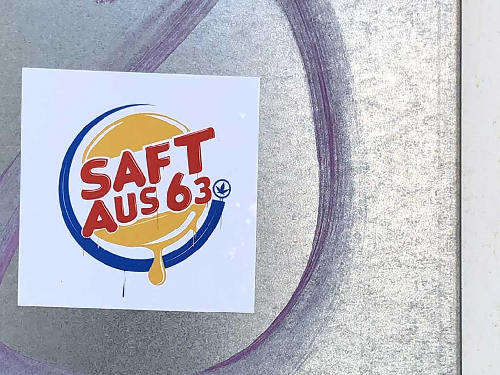 Logo -Rebranding-Aufkleber: Saft aus 63 statt Burger King