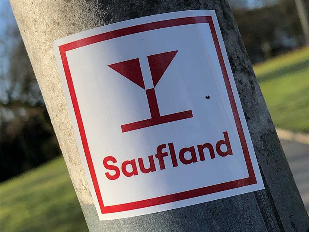 Logo -Rebranding-Aufkleber: Saufland statt Kaufland