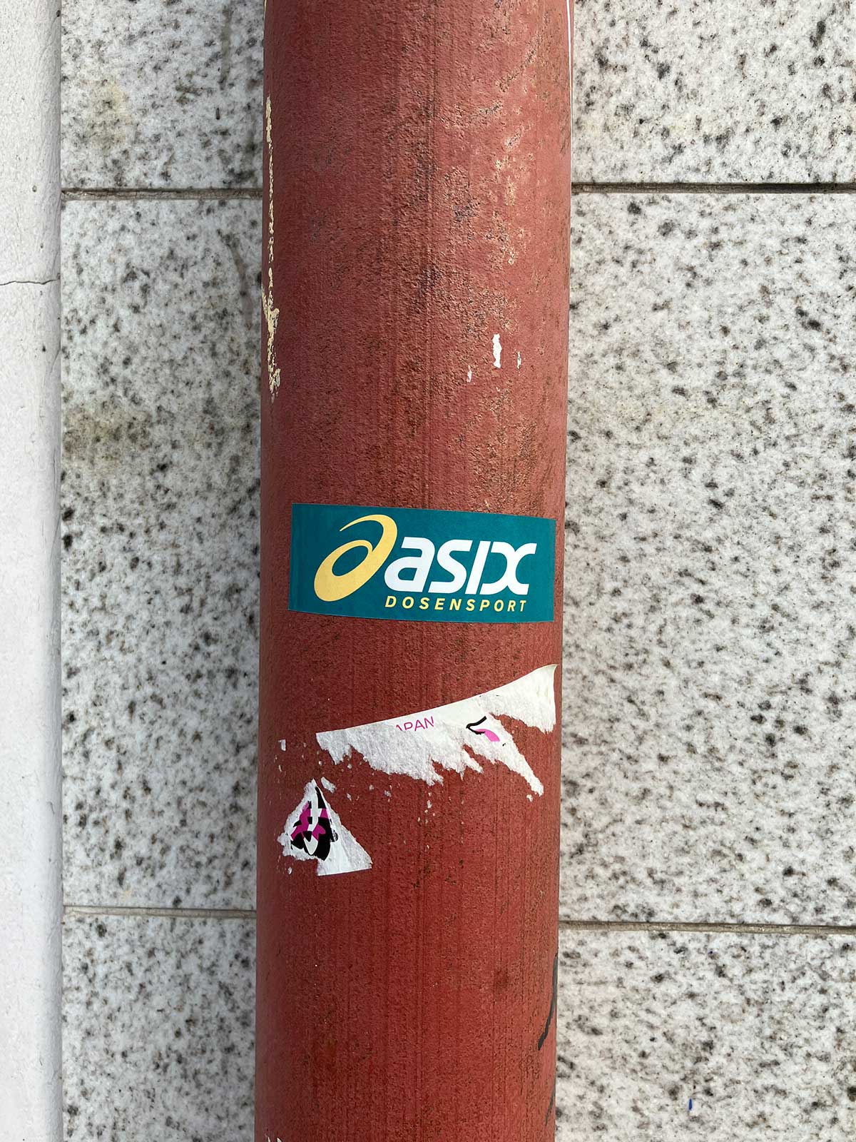 Logo Rebranding Streetart: Asix Dosensport statt Asics