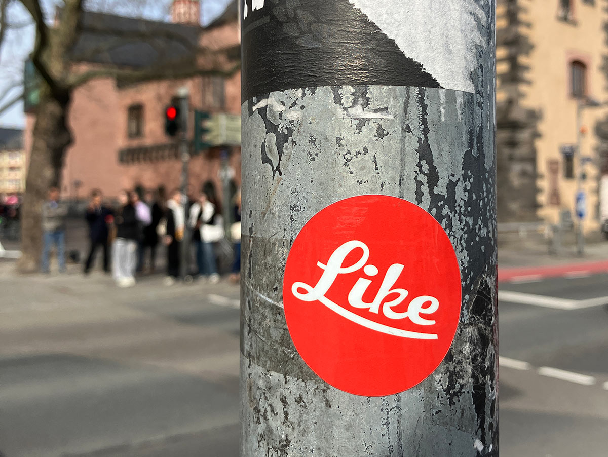 Logo Rebranding Streetart: Like statt Leica