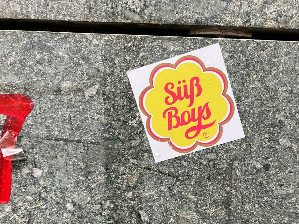 Logo Rebranding Streetart: Süß Boys statt Chupa Chups
