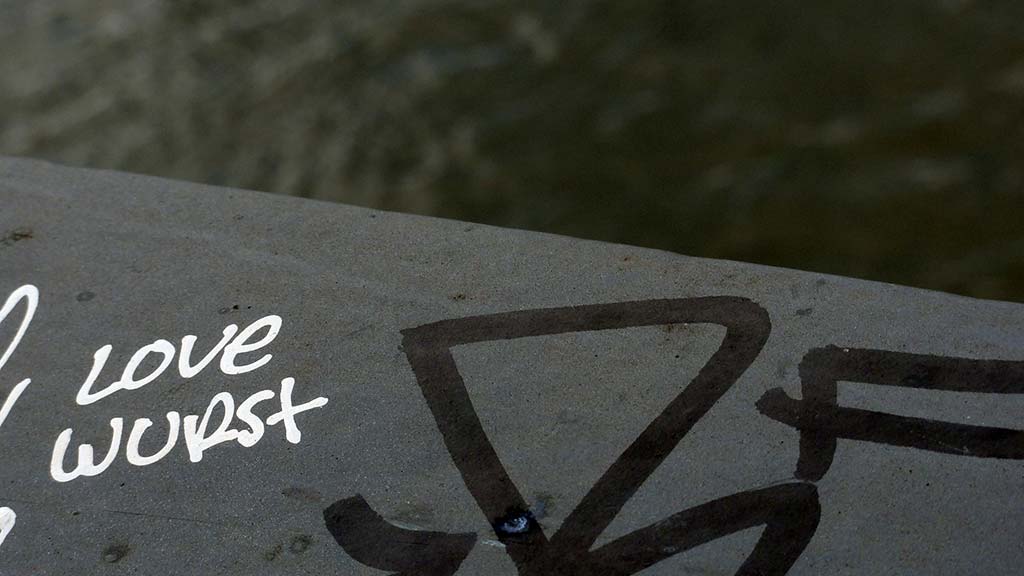 Love Wurst - Streetart mit der Wurst