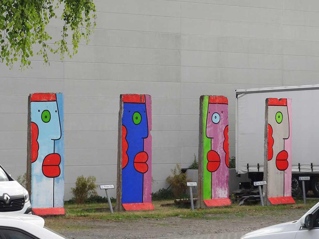 Mauerstücke von Thierry Noir in Frankfurt