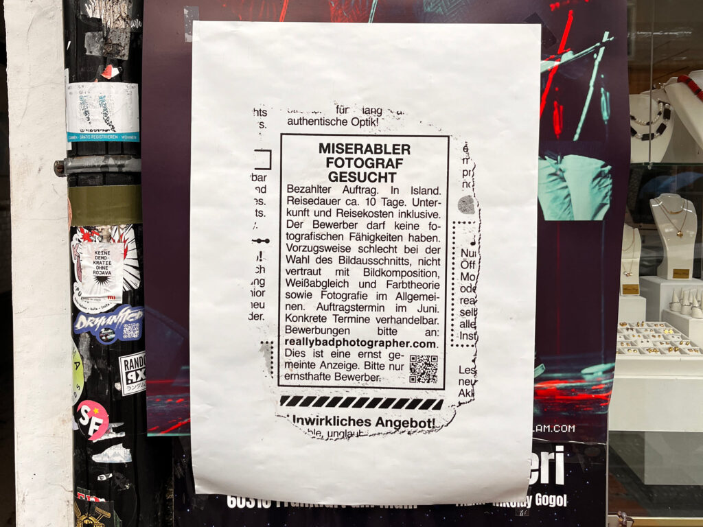 Miserabler Fotograf gesucht – Plakate im Stil einer herausgerissenen Anzeige aus einer Zeitung