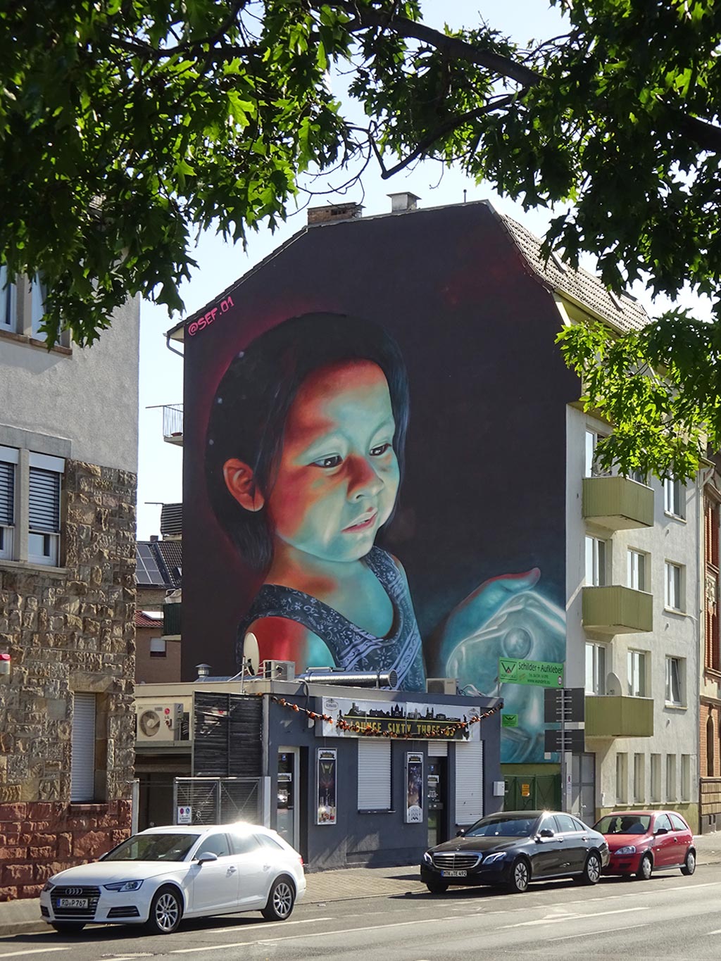 Streetart Wiesbaden - Mural mit Kind von SEF