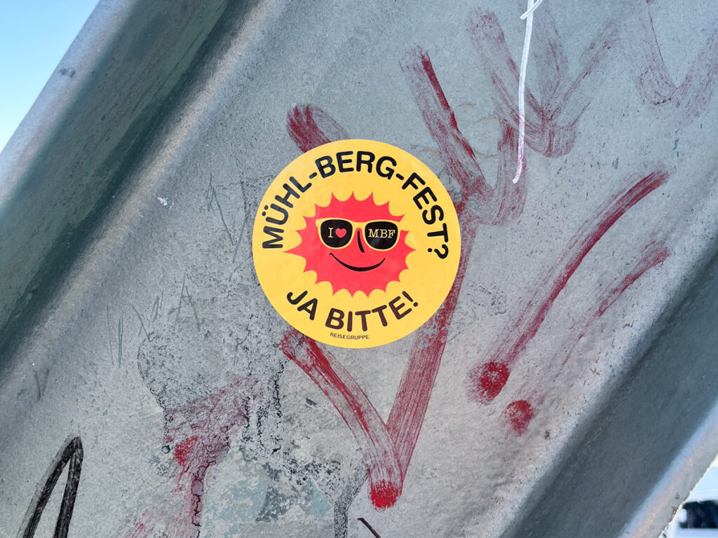 Mühl-Berg-Fest? Ja bitte! – Abwandlung des „Atomkraft? Nein Danke“-Logos