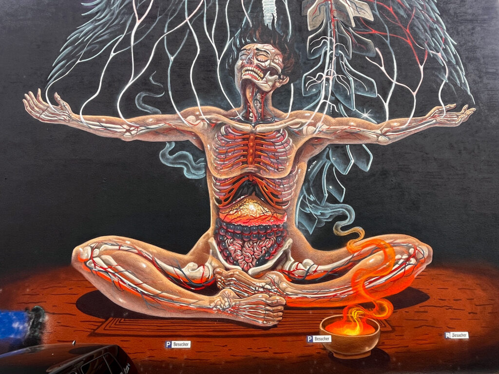 Mural in Mannheim: „Primal Truth“ von Nychos für das Projekt „Stadt. Wand. Kunst“.