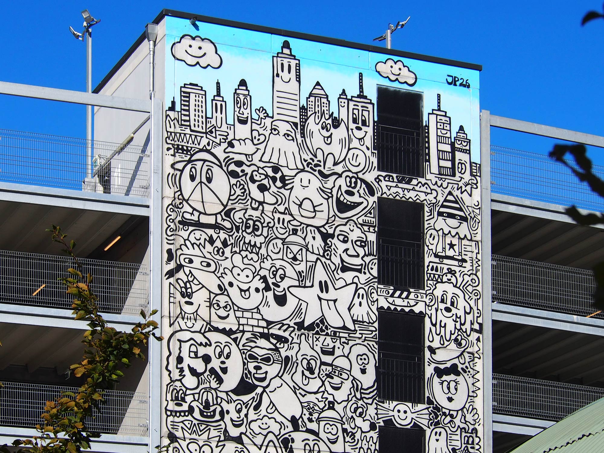 Mural von Jan Paul Müller am Parkhaus der Messe Offenbach
